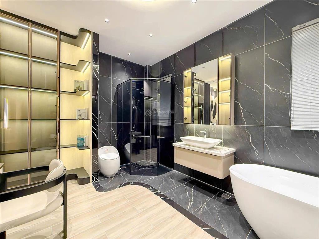 Nhà đẹp đường ô tô thông sát bên quận 7, khu dân cư đông đúc đủ tiện nghi