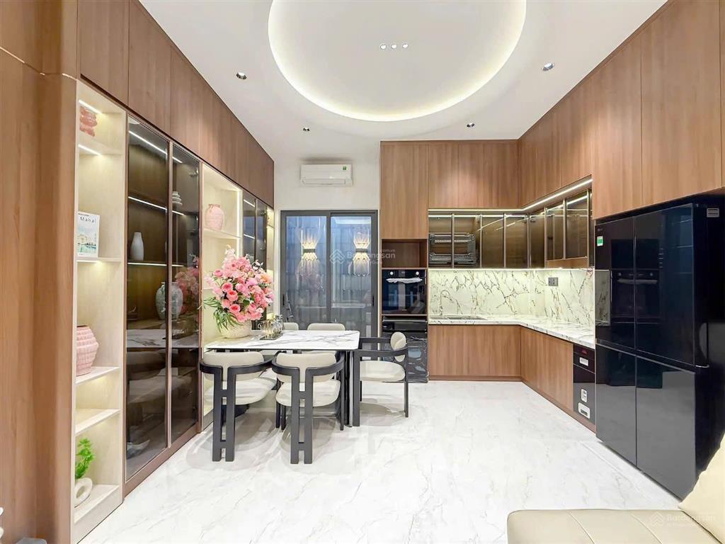 Nhà đẹp đường ô tô thông sát bên quận 7, khu dân cư đông đúc đủ tiện nghi