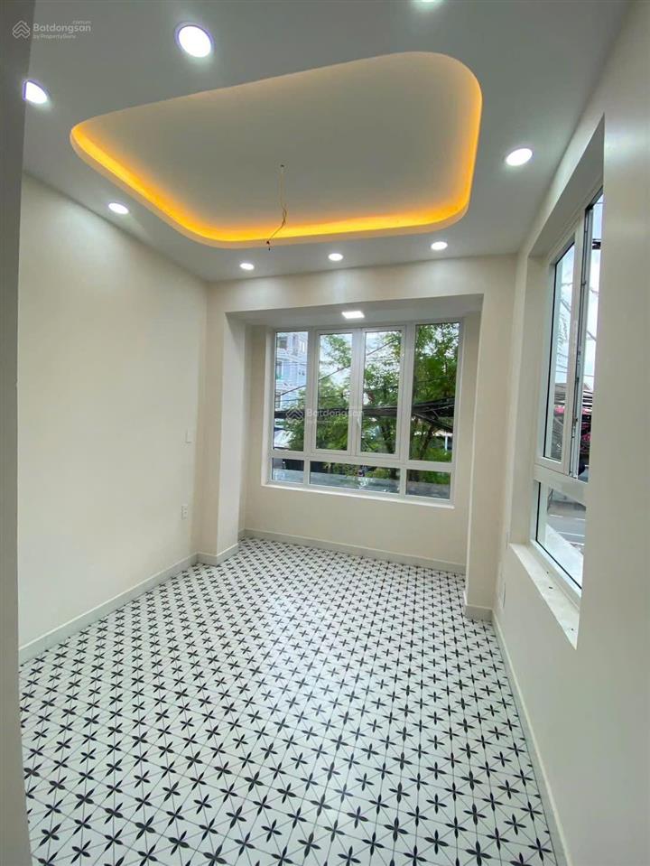 Hiếm có khó tìm nhà mặt tiền giá này, nhà mới 3 lầu, căn gốc cực đẹp