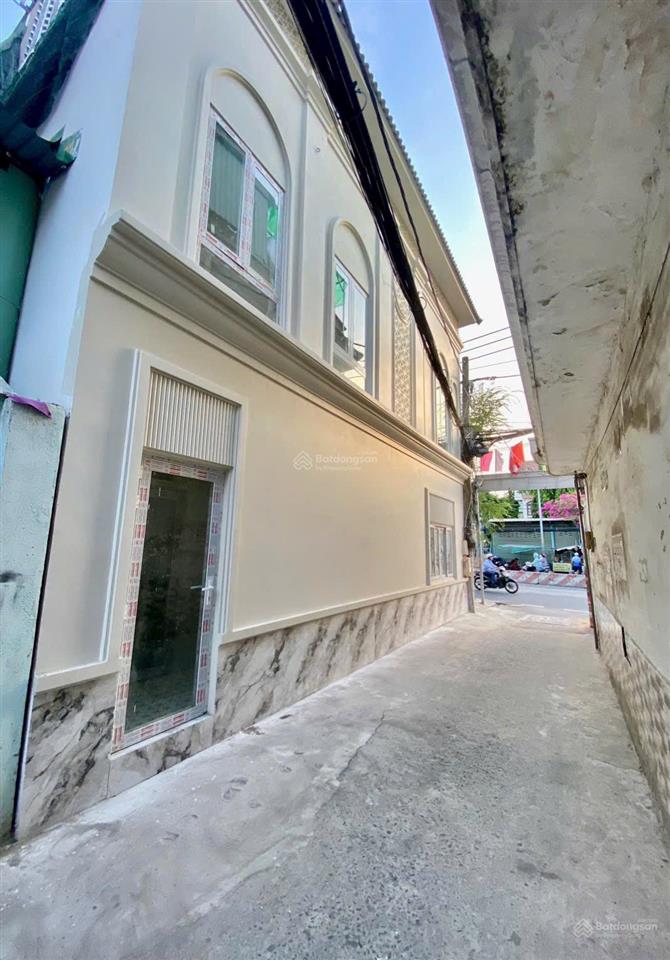 Hiếm có khó tìm nhà mặt tiền giá này, nhà mới 3 lầu, căn gốc cực đẹp
