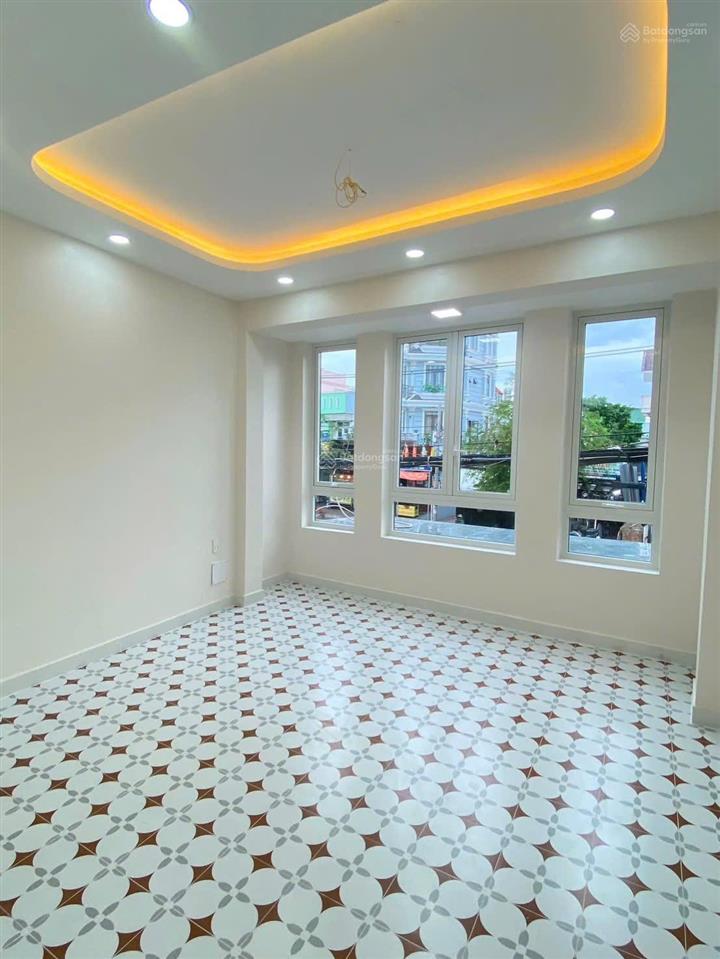Hiếm có khó tìm nhà mặt tiền giá này, nhà mới 3 lầu, căn gốc cực đẹp
