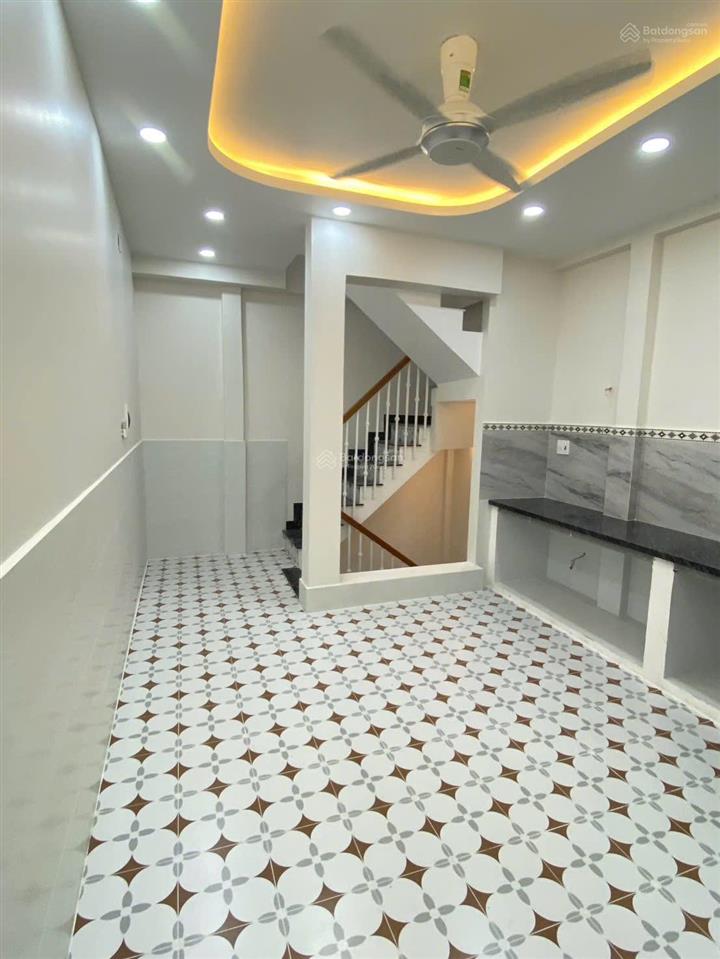 Hiếm có khó tìm nhà mặt tiền giá này, nhà mới 3 lầu, căn gốc cực đẹp