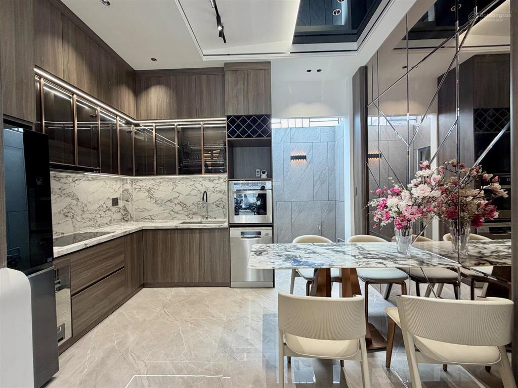 Nhà đẹp phong cách hiện đại sang chảnh tặng hết nội thất xem là thích ngay