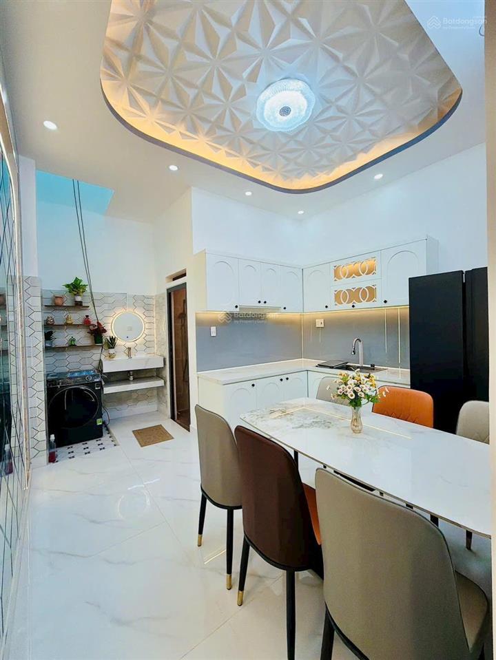 Nhà mới đẹp vào ở ngay sổ riêng 1 trệt 1 lầu 4 phòng giáp với q4