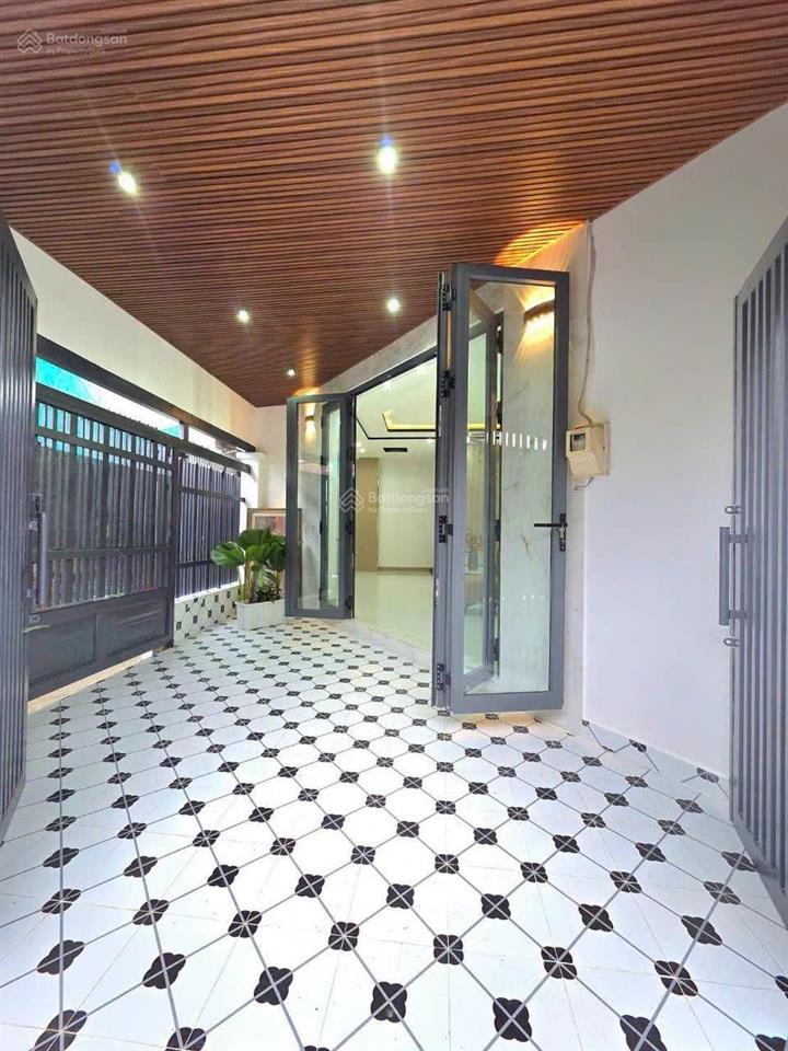 Bán nhà sổ riêng căn gốc 5x10m xây 1 trệt 2 lầu chỉ 3ty990
