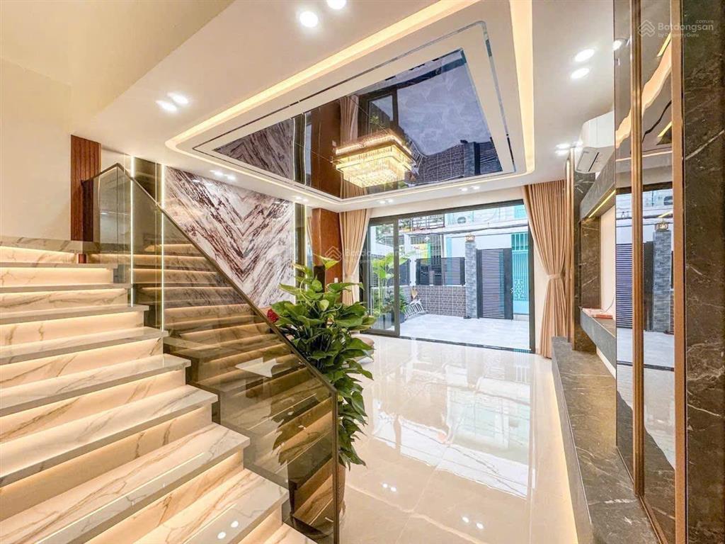 Nhà gốc tuyệt đẹp diện tích khủng 5,1m dài 22m, có 4 phòng ngủ có phòng dưới đất
