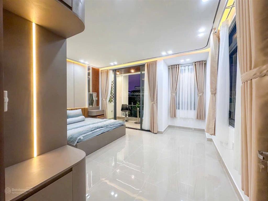 Nhà gốc tuyệt đẹp diện tích khủng 5,1m dài 22m, có 4 phòng ngủ có phòng dưới đất