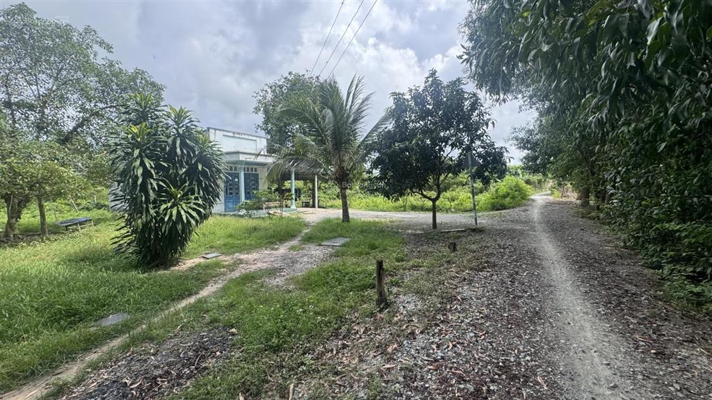 Chính chủ có việc cần bán lô đất 400m2 chẳng thích hợp xây nhà vườn đường ô tô giá 890tr