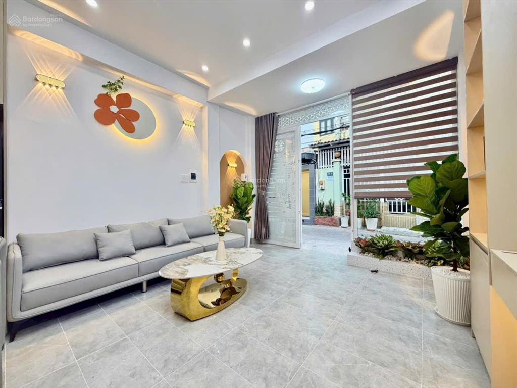 Nhà mới đẹp cấp 4 đầy đủ nội thất sổ hồng riêng ngay trung tâm thị trấn
