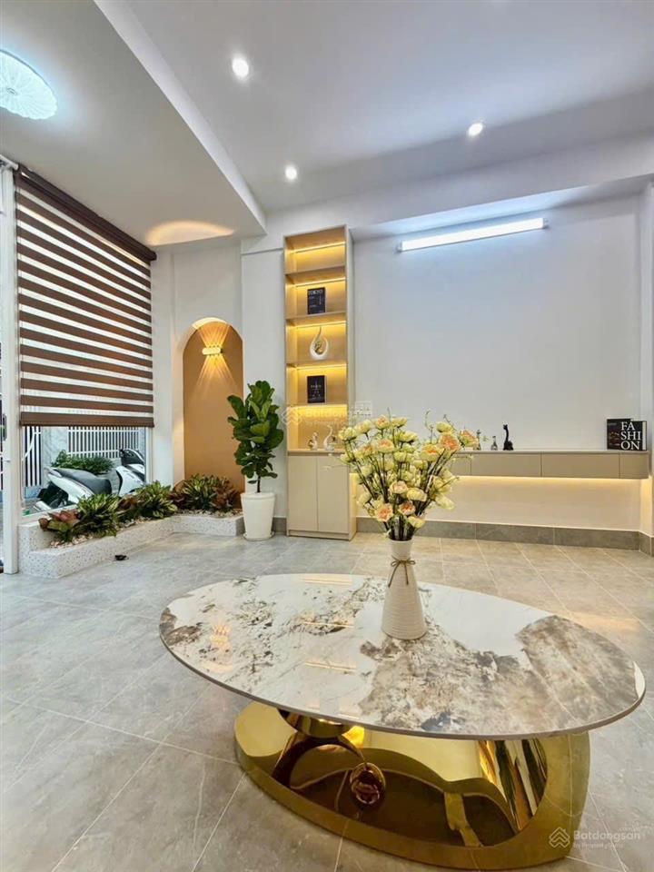 Nhà mới đẹp cấp 4 đầy đủ nội thất sổ hồng riêng ngay trung tâm thị trấn