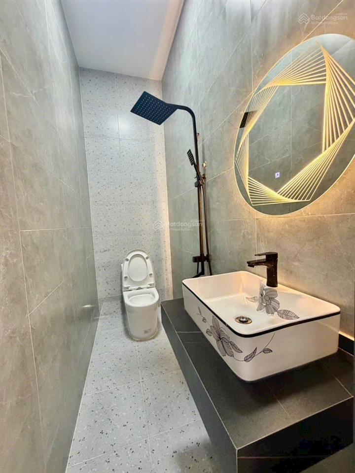 Nhà mới đẹp cấp 4 đầy đủ nội thất sổ hồng riêng ngay trung tâm thị trấn