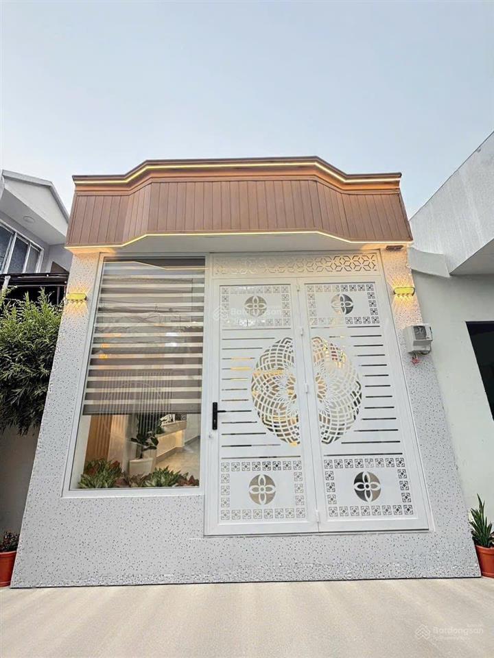 Nhà mới đẹp cấp 4 đầy đủ nội thất sổ hồng riêng ngay trung tâm thị trấn