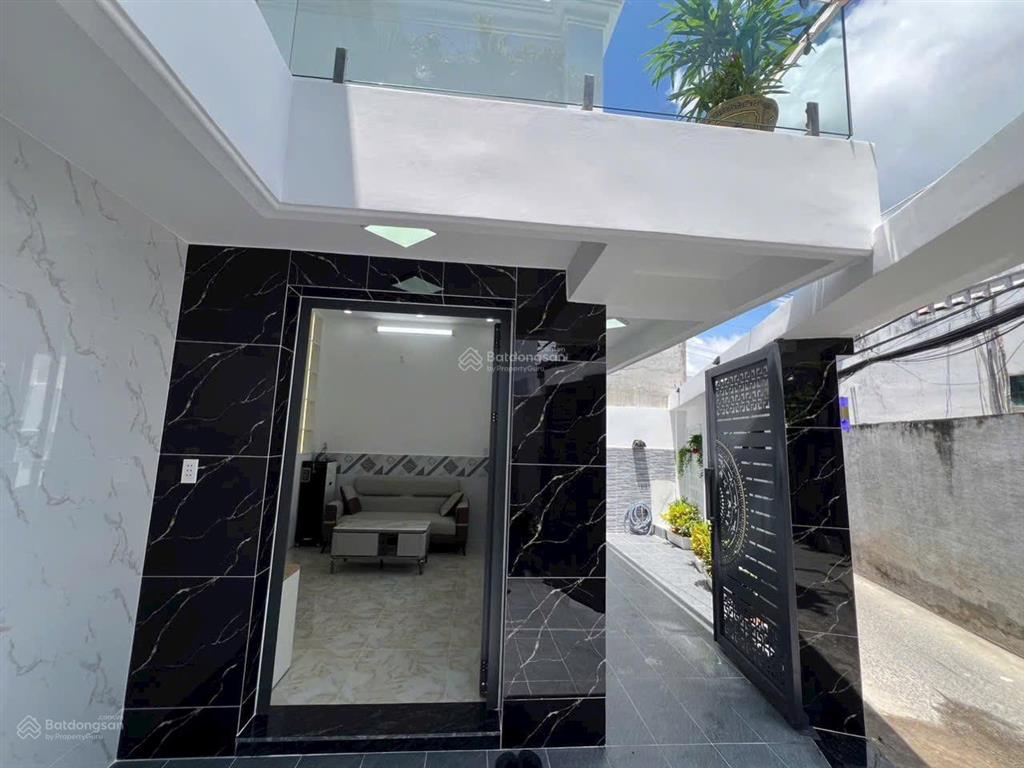 Nhà rộng sổ riêng có phòng dưới trệt, có hỗ trợ vay ngang 9,3 dài 7m chỉ 3t850