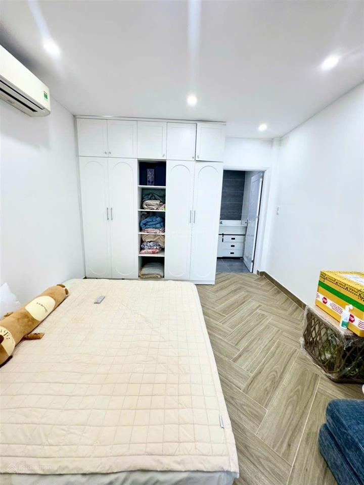Nhà shr 2 tầng 4 phòng ngủ có phòng dưới trệt  xe hơi sát bên  giá tốt