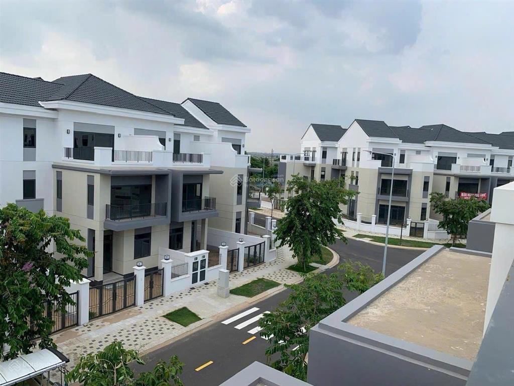 Bán nhanh cực phẩm nhà phố góc phân khu the suite  160m2. giá chỉ 8.2 tỷ