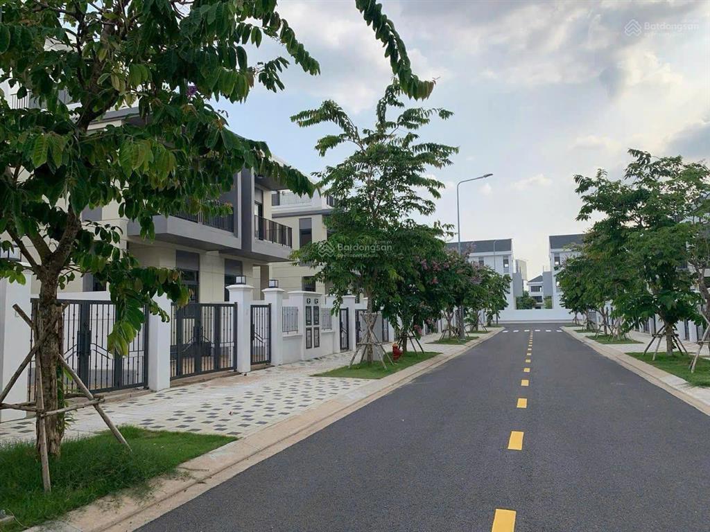 Bán nhanh cực phẩm nhà phố góc phân khu the suite  160m2. giá chỉ 8.2 tỷ