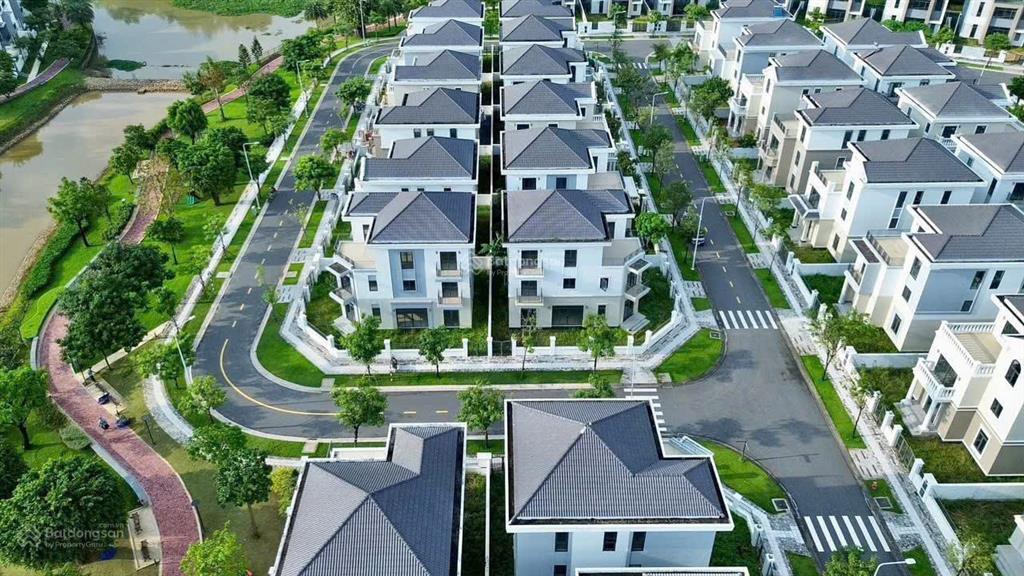 Bán nhanh cực phẩm nhà phố góc phân khu the suite  160m2. giá chỉ 8.2 tỷ