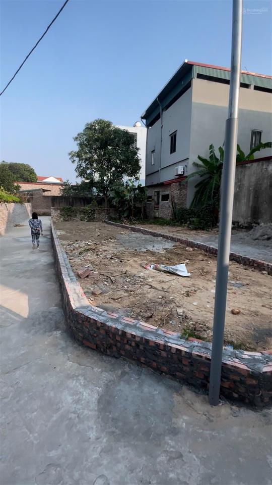 Lô góc 2 thoáng ô tô vào nhà, cạnh chợ hoa quả