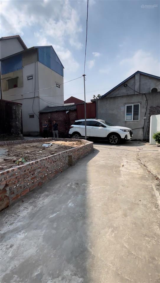 Lô góc 2 thoáng ô tô vào nhà, cạnh chợ hoa quả