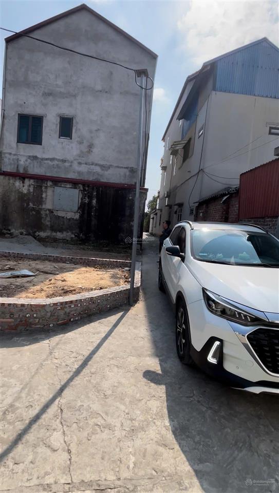 Lô góc 2 thoáng ô tô vào nhà, cạnh chợ hoa quả