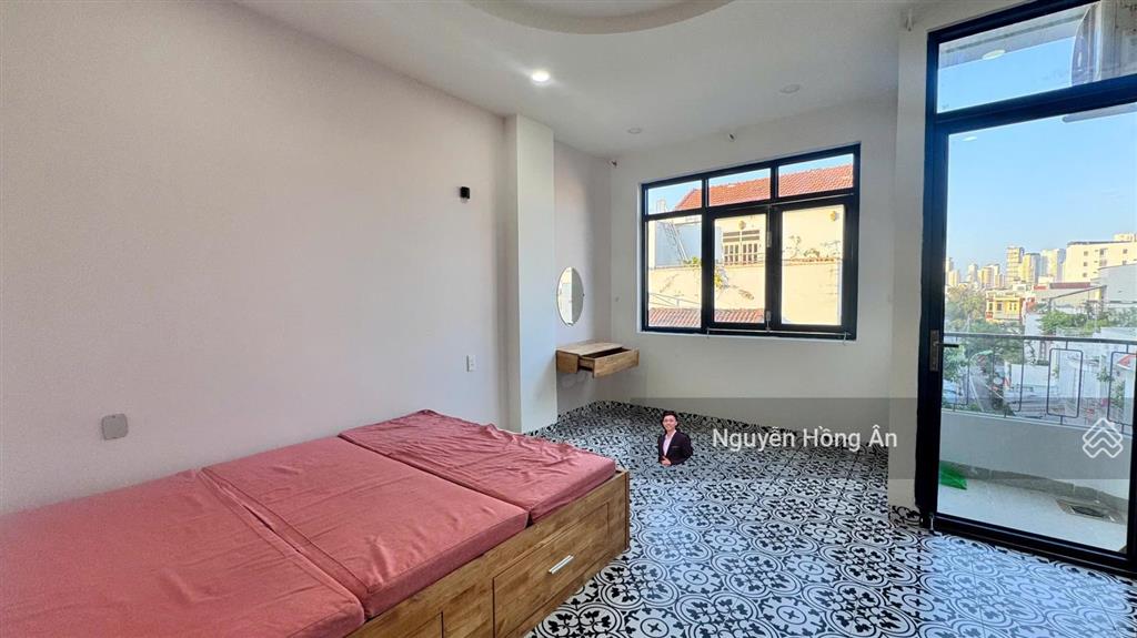 Bán tòa căn hộ 7 tầng dòng tiền 25tr/tháng, cách biển 1km, vị trí cực đẹp, có thang máy, 9 tỷ tl