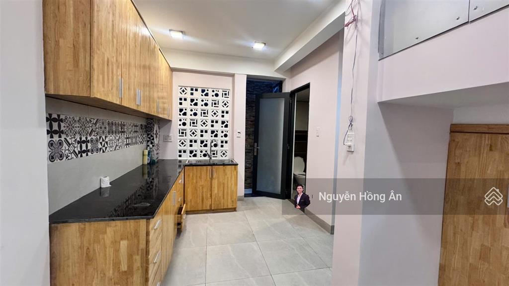 Bán tòa căn hộ 7 tầng dòng tiền 25tr/tháng, cách biển 1km, vị trí cực đẹp, có thang máy, 9 tỷ tl