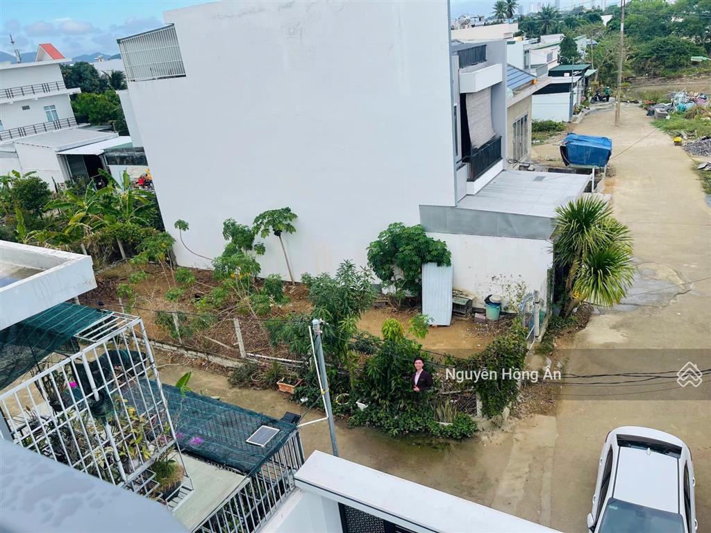 Bán biệt thự vườn nha trang giá rẻ dt 512m2 mới 100%, nội thất cao cấp, đường 8m, chỉ 6,8 tỷ