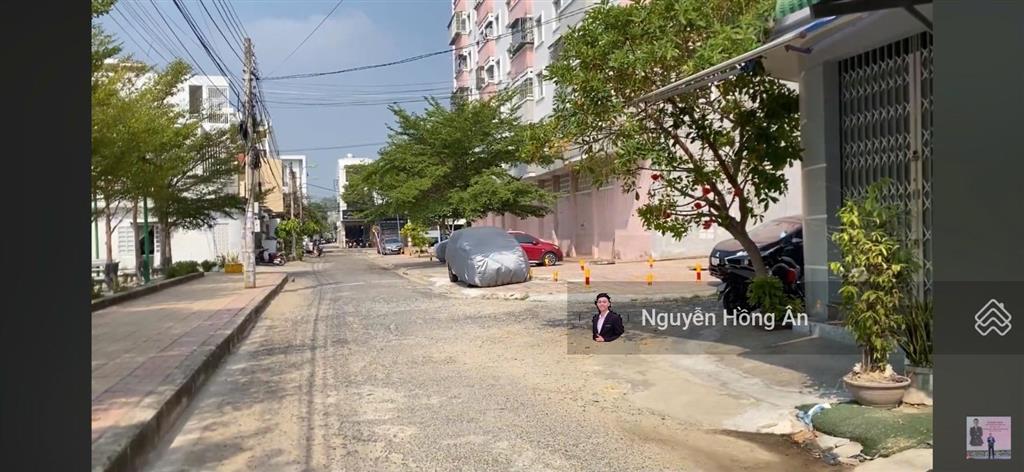 Bán đất tặng nhà 2 tầng khu at đối diện công viên dt 100m2, đang có dòng tiền thuê, giá 5ty950tr tl