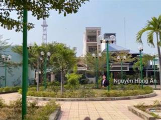 Bán đất tặng nhà 2 tầng khu at đối diện công viên dt 100m2, đang có dòng tiền thuê, giá 5ty950tr tl