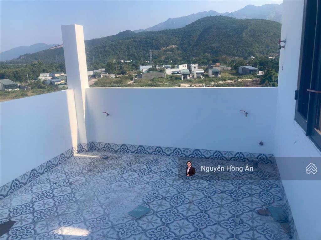 Bán nhà 3 tầng mặt tiền đường phong châu, phước đồng dt 59,1m2, nhà mới, tiện ích đầy đủ, giá 5,5tỷ