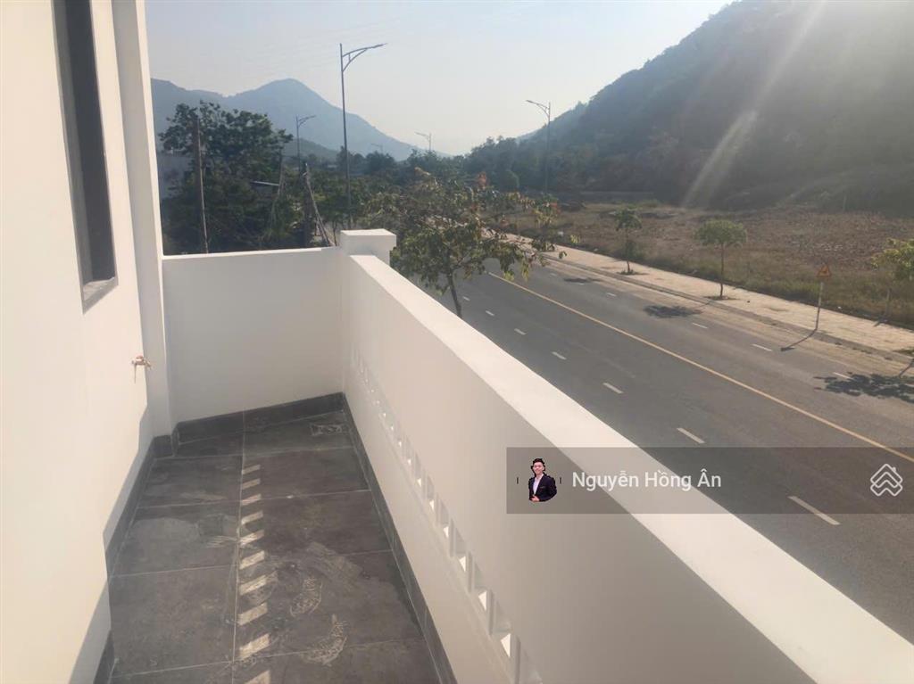 Bán nhà 3 tầng mặt tiền đường phong châu, phước đồng dt 59,1m2, nhà mới, tiện ích đầy đủ, giá 5,5tỷ