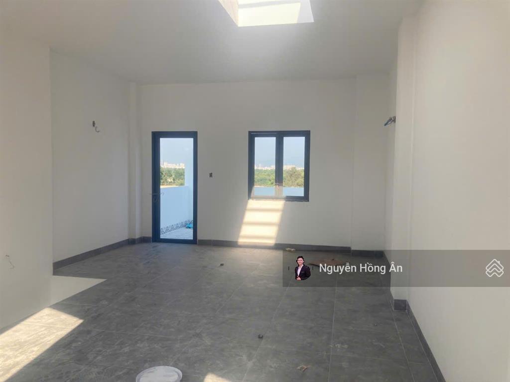 Bán nhà 3 tầng mặt tiền đường phong châu, phước đồng dt 59,1m2, nhà mới, tiện ích đầy đủ, giá 5,5tỷ