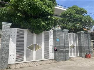 Bán nhà 2 tầng mặt tiền dương hiến quyền cách biển vài bước chân, vị trí du lịch sầm uất, 80tr/m2