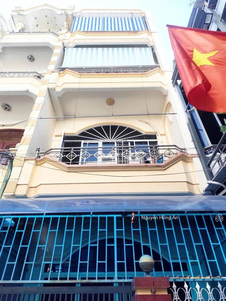 Bán nhà trung tâm phố nha trang hẻm quang trung, ô tô cách biển chỉ 700m, chỉ 7,5 tỷ, full nội thất