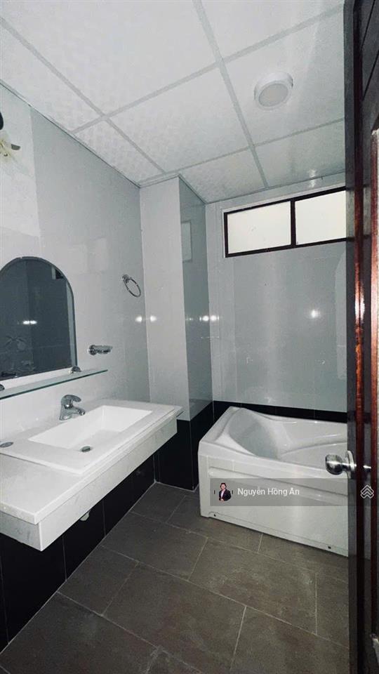Bán tòa căn hộ 7 tầng mặt tiền lê văn huân, có thang máy, cách biển 600m, dt 115m2, view đẹp, 17 tỷ