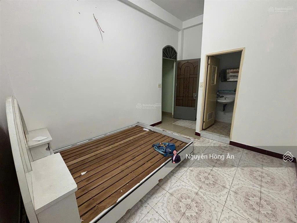 Cần bán nhanh nhà 3 tầng hẻm tuệ tĩnh cách biển 200m dt 68,2m2, nhà trống dễ decor, giá 13,9 tỷ