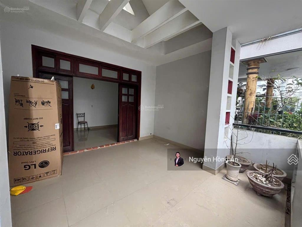 Cần bán nhanh nhà 3 tầng hẻm tuệ tĩnh cách biển 200m dt 68,2m2, nhà trống dễ decor, giá 13,9 tỷ