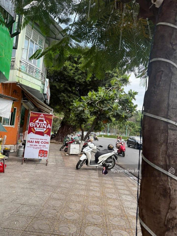 Bán nhà 2 tầng mặt tiền phạm văn đồng view biển ngay cầu trần phú, dt 30m2, vị trí kinh doanh tốt