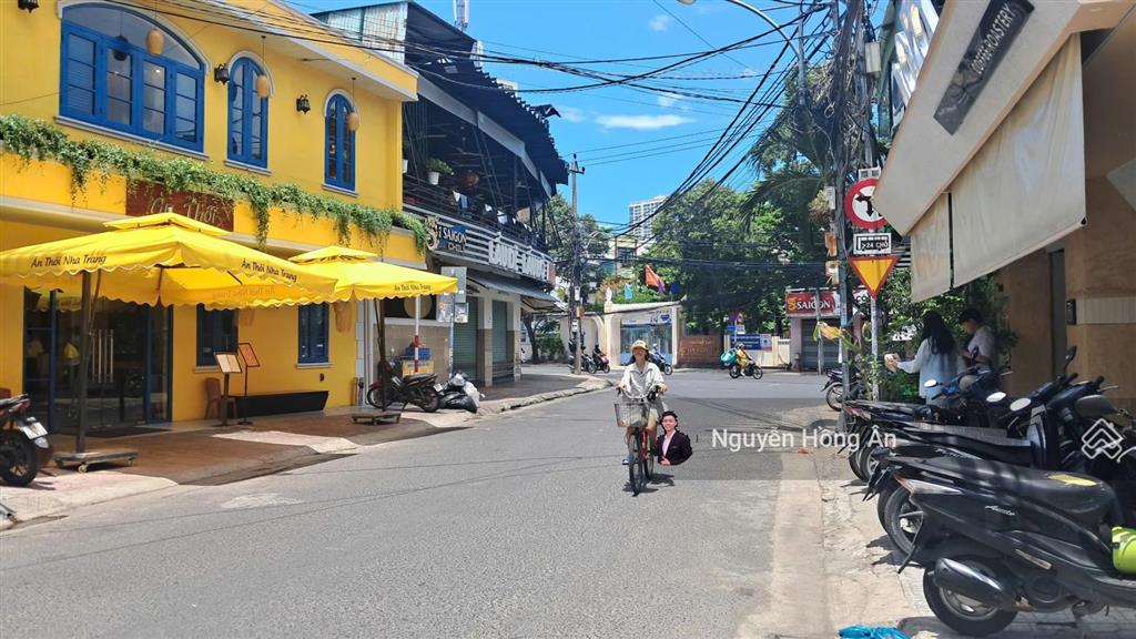 Bán nhà 4 tầng mặt tiền đường mê linh nha trang đang cho thuê sẵn dòng tiền 30tr/tháng giá 26,5 tỷ