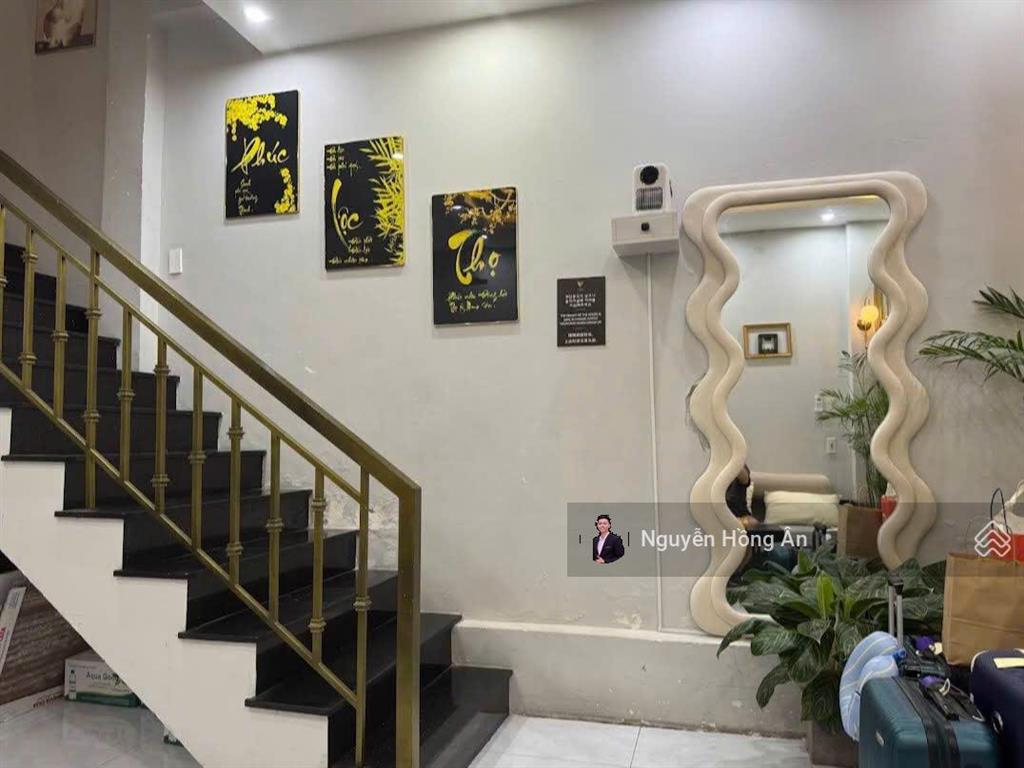 Bán nhà 4 tầng mặt tiền đường mê linh nha trang đang cho thuê sẵn dòng tiền 30tr/tháng giá 26,5 tỷ