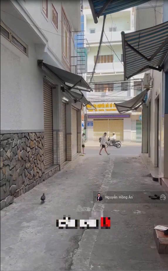 Bán nhà có gác lửng dt 33,1m2 cách đường thống nhất 15m, gần biển, kdc an ninh, giá 4,2 tỷ