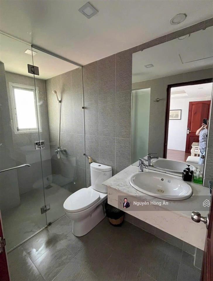 Bán khách sạn 6 tầng đường hoàng diệu 140,2m2, đang có dòng tiền 50tr/tháng, cách biển 300m, 35 tỷ