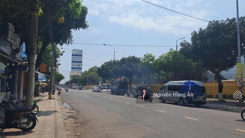 Bán nhà 3 tầng gần biển cạnh đường dã tượng, đang kinh doanh sẵn dòng tiền 22 triệu/tháng, 65tr/m2