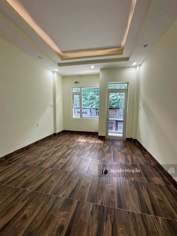 Hàng hiếm nhà 3 tầng kđt lê hồng phong 2 dt 64m2 sổ đỏ hoàn công, nội thất hiện đại, giá 7,75 tỷ