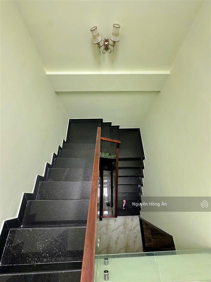 Hàng hiếm nhà 3 tầng kđt lê hồng phong 2 dt 64m2 sổ đỏ hoàn công, nội thất hiện đại, giá 7,75 tỷ