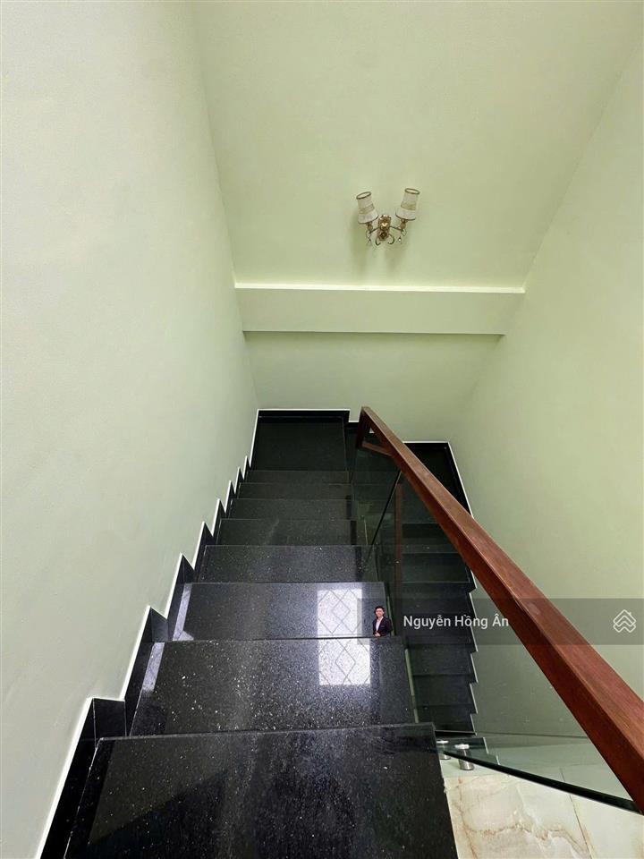 Hàng hiếm nhà 3 tầng kđt lê hồng phong 2 dt 64m2 sổ đỏ hoàn công, nội thất hiện đại, giá 7,75 tỷ
