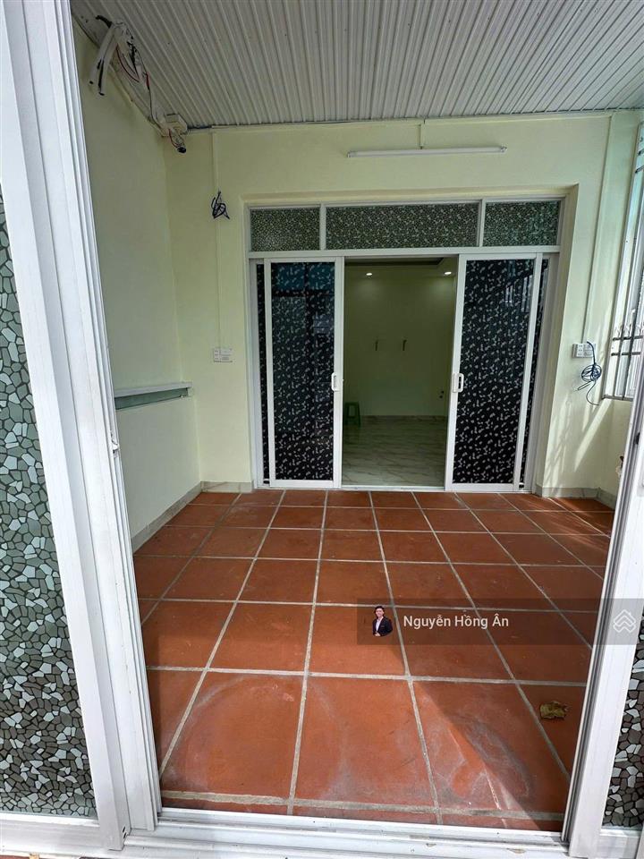 Hàng hiếm nhà 3 tầng kđt lê hồng phong 2 dt 64m2 sổ đỏ hoàn công, nội thất hiện đại, giá 7,75 tỷ