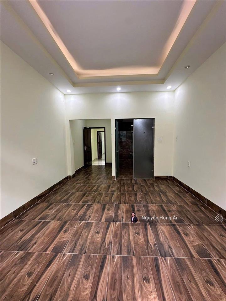 Hàng hiếm nhà 3 tầng kđt lê hồng phong 2 dt 64m2 sổ đỏ hoàn công, nội thất hiện đại, giá 7,75 tỷ