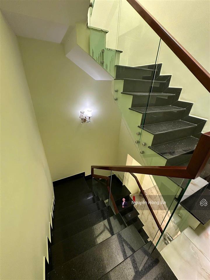 Hàng hiếm nhà 3 tầng kđt lê hồng phong 2 dt 64m2 sổ đỏ hoàn công, nội thất hiện đại, giá 7,75 tỷ