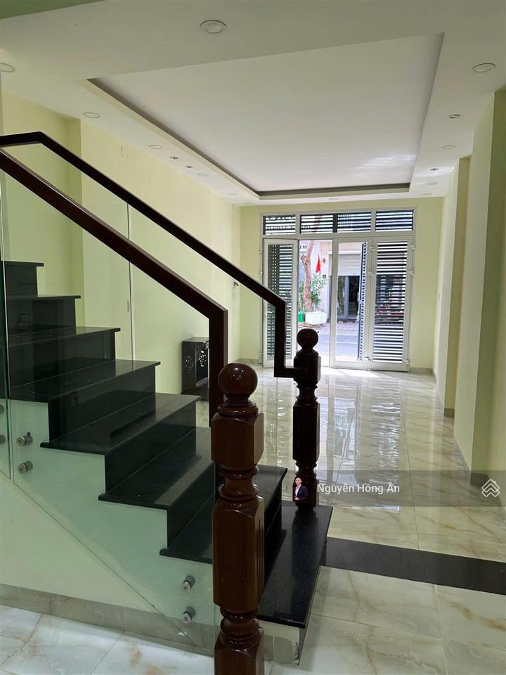 Hàng hiếm nhà 3 tầng kđt lê hồng phong 2 dt 64m2 sổ đỏ hoàn công, nội thất hiện đại, giá 7,75 tỷ
